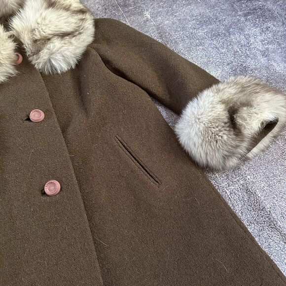 Elegant Brown Pea Coat with Real Mink Fur Trim - Picture 2 of 7